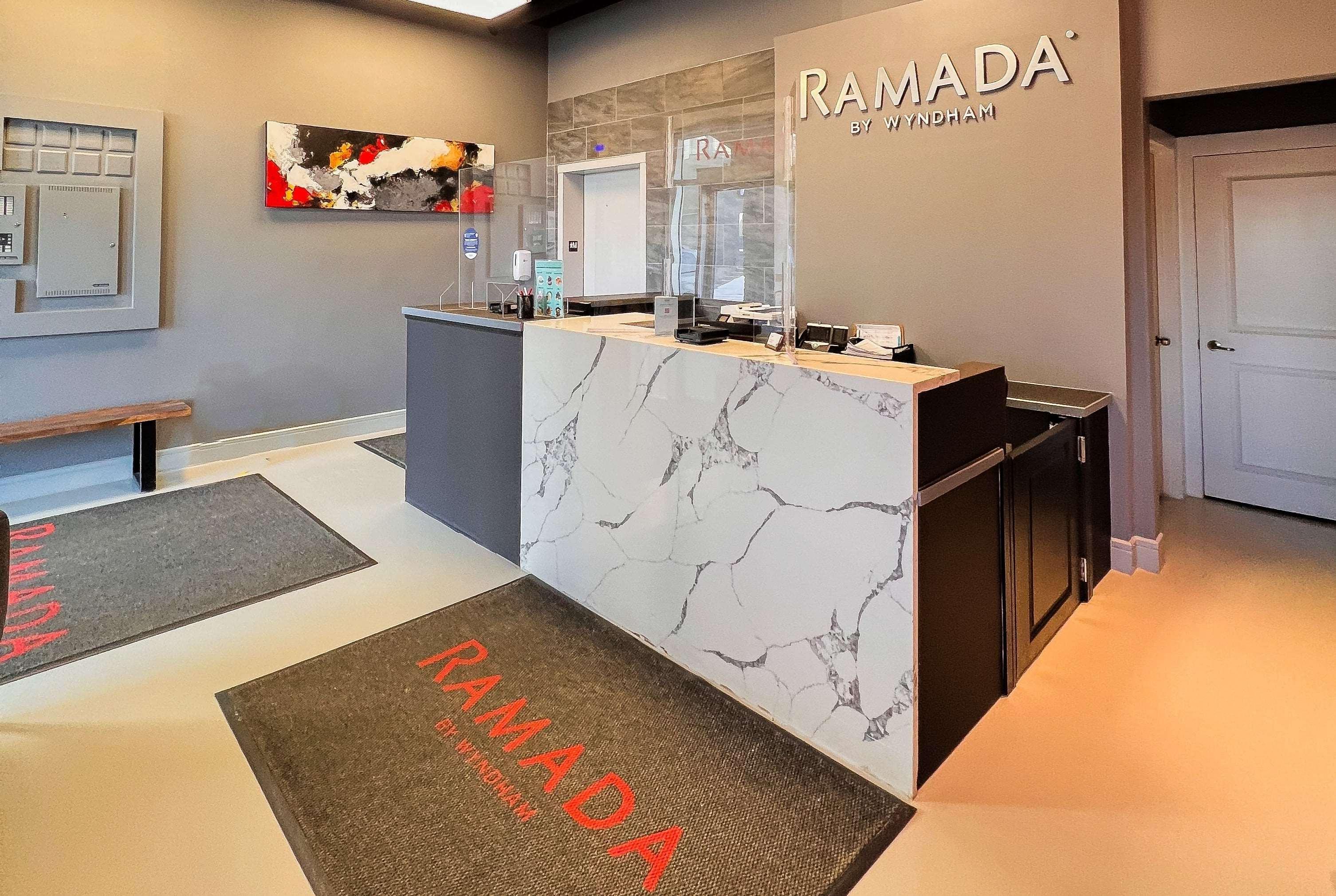 Ramada By Wyndham Форт-МакМеррей Екстер'єр фото